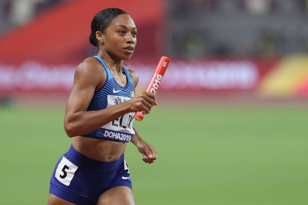 Allyson Felix durante competição de revezamento 4x100